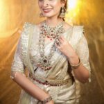 Simple Maroon Victorian Jewellery Set For Rent