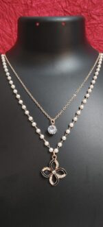 Elegant Double-Layered Flower Necklace - Image 3