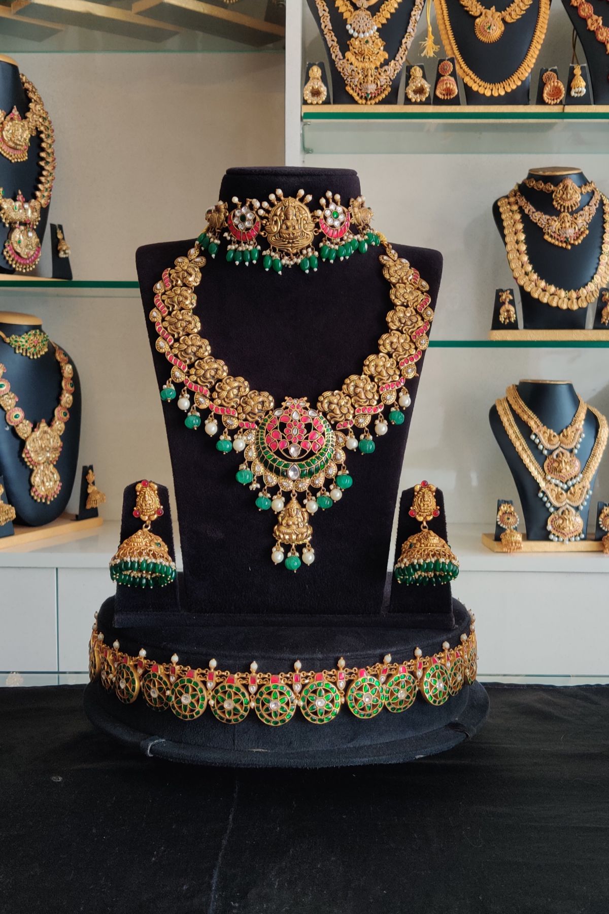 IMG_20251008_125551-1.jpg Premium Jadau Kundan Jewellery Set For Rent - Image 1